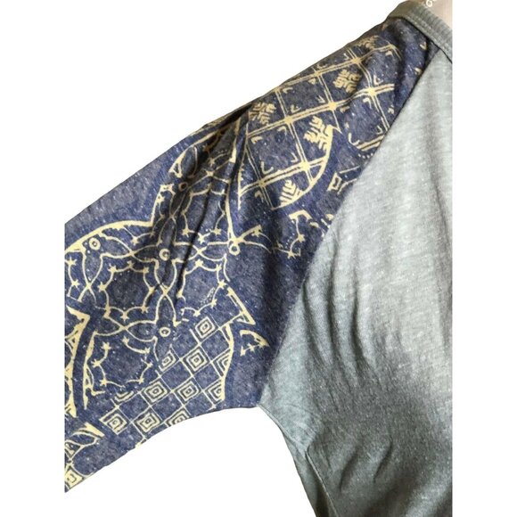 LuLaRoe Randy Baseball Style Tee Size XS Light Gray Purple Beige 3/4 sleeves NWT - Picture 4 of 9